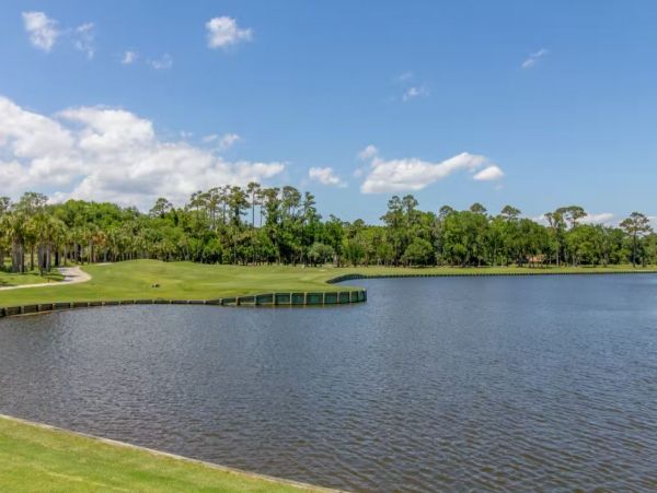 Beautiful Hilton Head Vacation Condo Near Beach with Pool