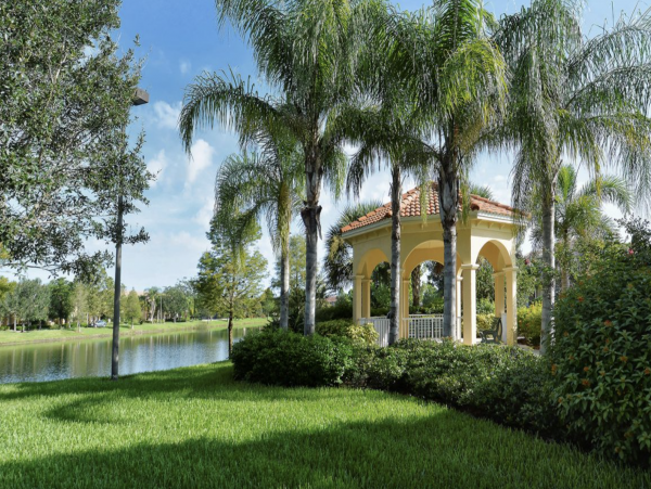 Sarasota Town Home Pool, Amenities & Style