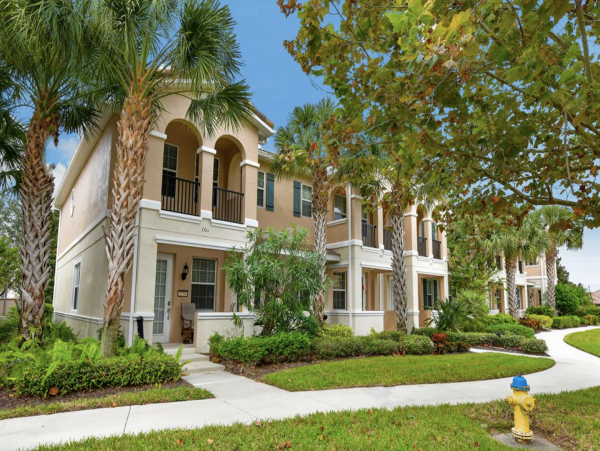 Sarasota Town Home Pool, Amenities & Style