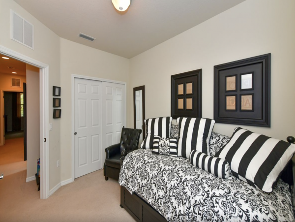 Sarasota Town Home Pool, Amenities & Style