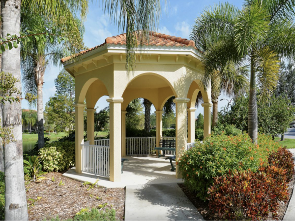 Sarasota Town Home Pool, Amenities & Style