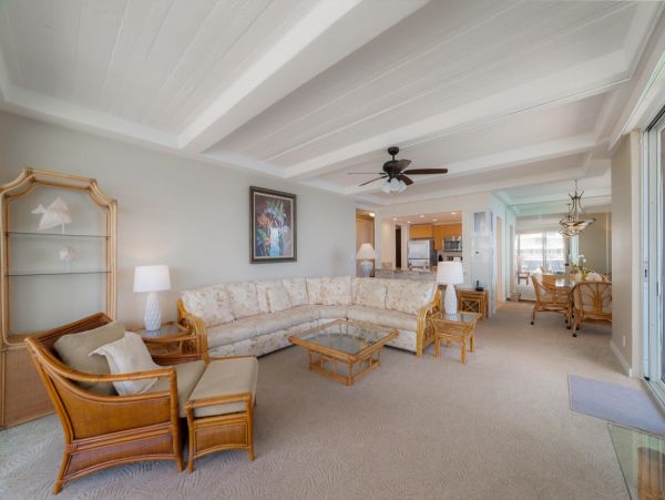 Beautiful Kaanapali Vacation Condo Beachfront With Pool