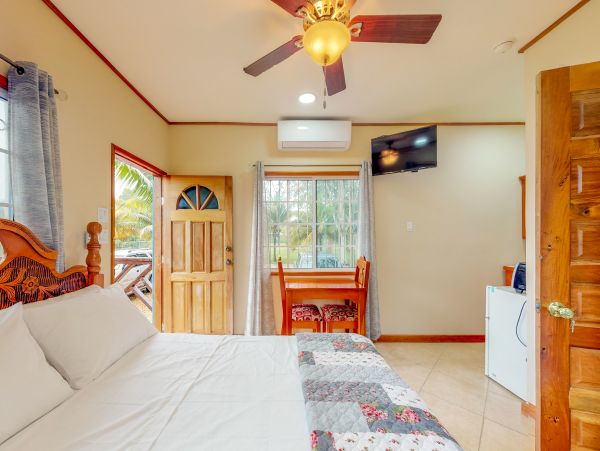 Ambergris Caye Home 1008306
