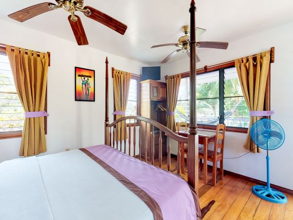 Ambergris Caye Home 1008307