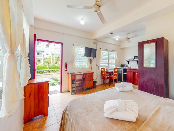 Ambergris Caye Home 1008315