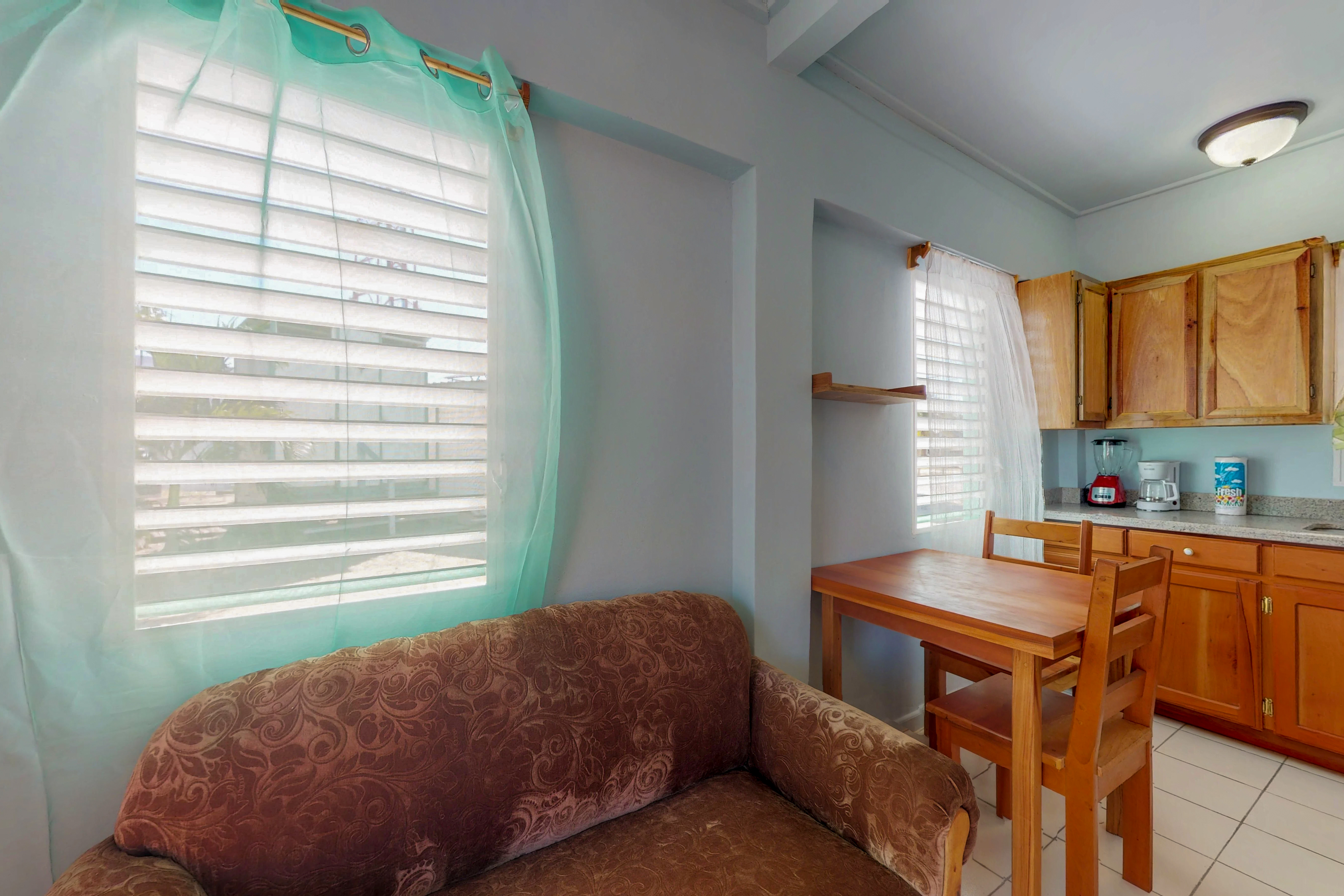 Ambergris Caye Home 1008329