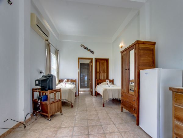 Ambergris Caye Home 1008338