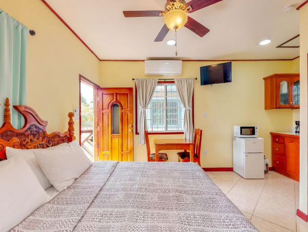 Ambergris Caye Home 1008342