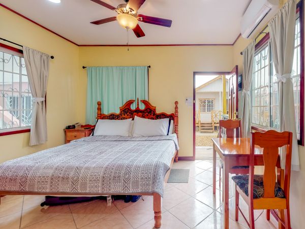 Ambergris Caye Home 1008342