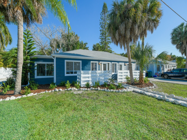 Charming 2 Bedroom Vacation Duplex Just a Few Steps to Beach
