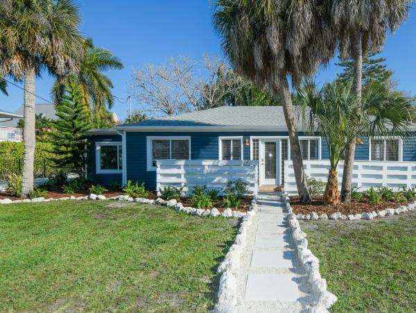 Charming 2 Bedroom Vacation Duplex Just a Few Steps to Beach