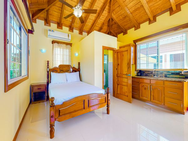 Ambergris Caye Home 1008355