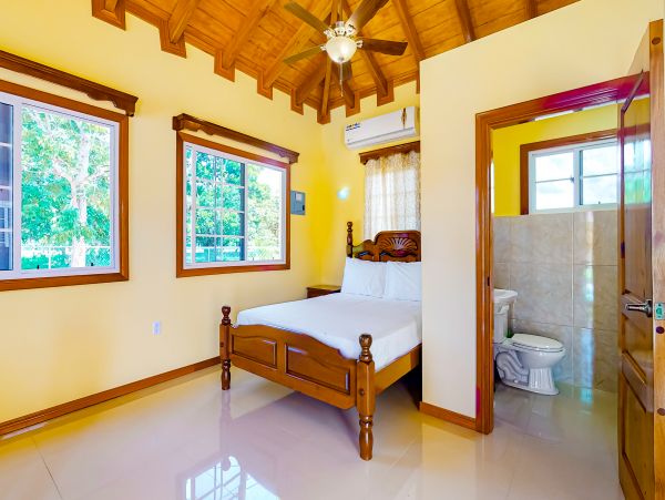 Ambergris Caye Home 1008355