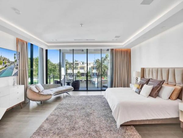 Fabulous Canal Front Seven Bedroom Mansion