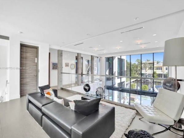 Fabulous Canal Front Seven Bedroom Mansion
