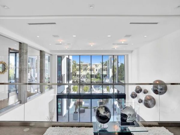 Fabulous Canal Front Seven Bedroom Mansion