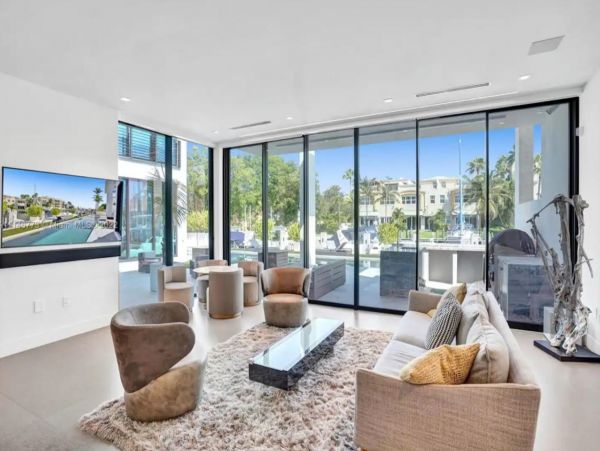 Fabulous Canal Front Seven Bedroom Mansion