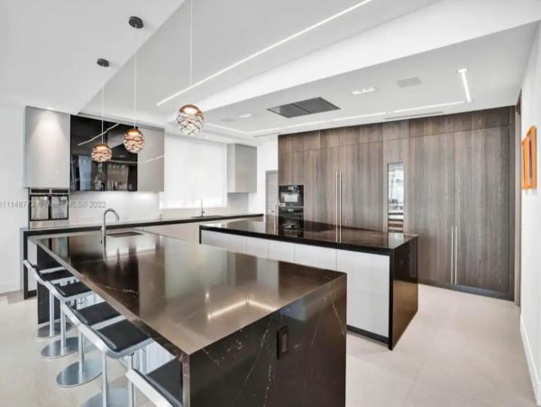 Fabulous Canal Front Seven Bedroom Mansion