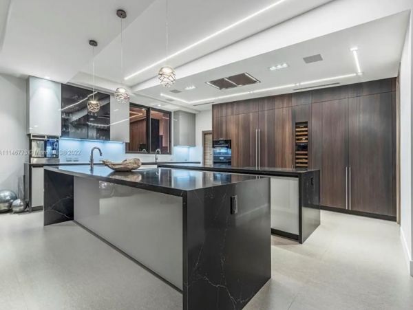 Fabulous Canal Front Seven Bedroom Mansion