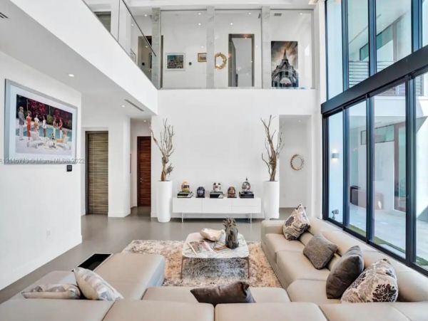 Fabulous Canal Front Seven Bedroom Mansion