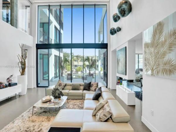 Fabulous Canal Front Seven Bedroom Mansion