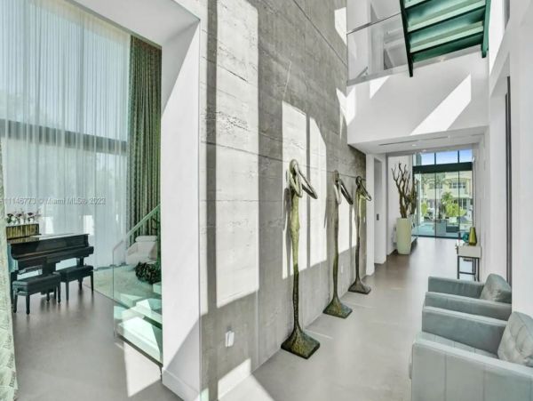Fabulous Canal Front Seven Bedroom Mansion