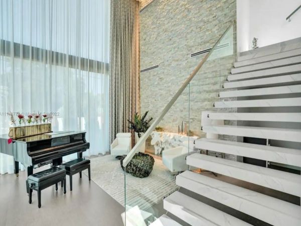 Fabulous Canal Front Seven Bedroom Mansion