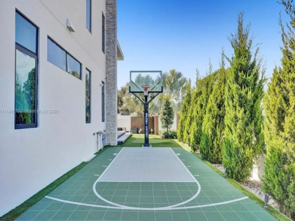 Fabulous Canal Front Seven Bedroom Mansion