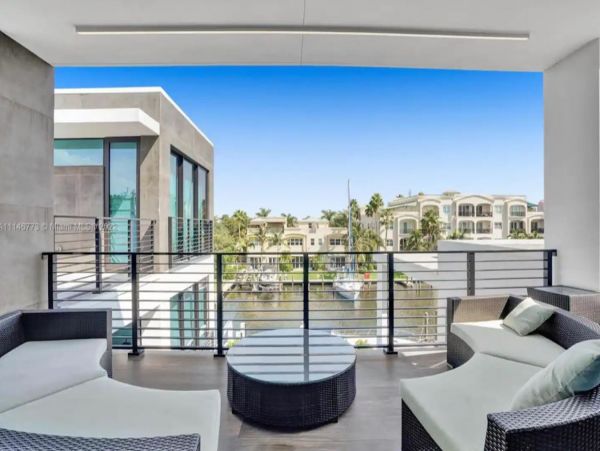 Fabulous Canal Front Seven Bedroom Mansion