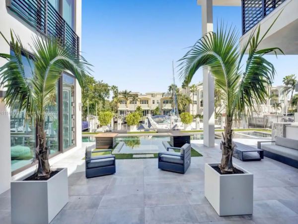 Fabulous Canal Front Seven Bedroom Mansion