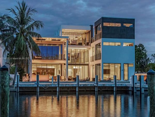 Fabulous Canal Front Seven Bedroom Mansion