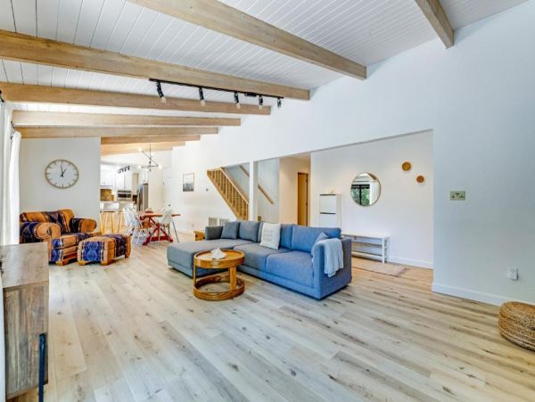 Groveland Four Bedroom Home Mountain Views