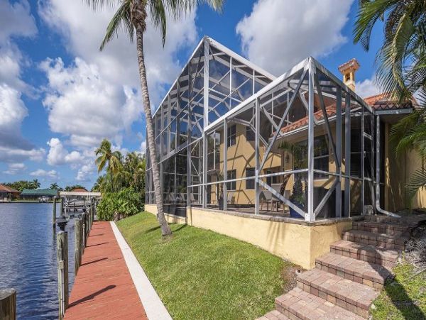 Cape Coral 4 Bedroom Home with Private Pool & Spa