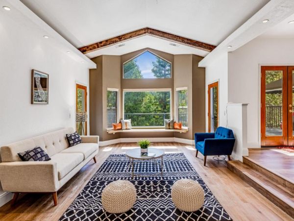 Four Bedroom Home with Pool Table & Home Theater