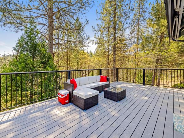 Four Bedroom Home with Pool Table & Home Theater