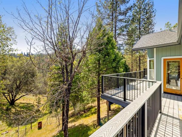 Four Bedroom Home with Pool Table & Home Theater