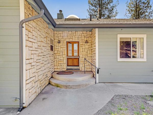 Four Bedroom Home with Pool Table & Home Theater