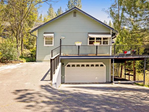 Four Bedroom Home with Pool Table & Home Theater