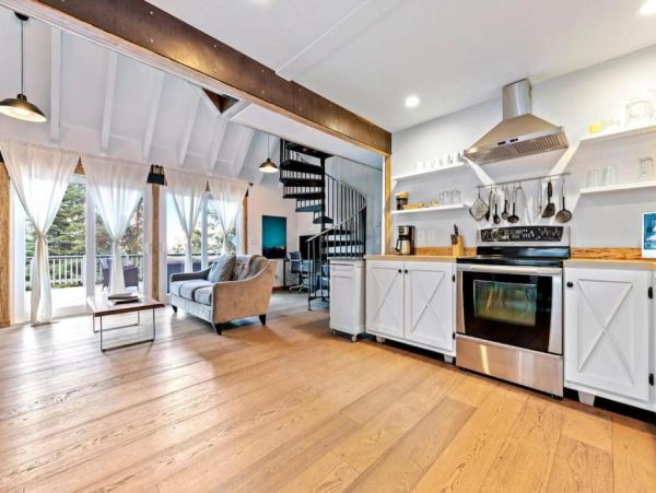 Yosemite 3 Bedroom Home with Deck & Views
