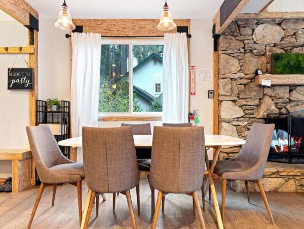 Yosemite 3 Bedroom Home with Deck & Views