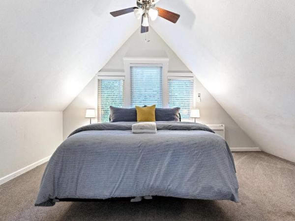 Yosemite 3 Bedroom Home with Deck & Views