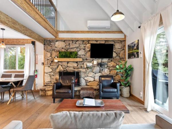 Yosemite 3 Bedroom Home with Deck & Views