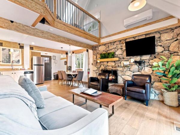 Yosemite 3 Bedroom Home with Deck & Views