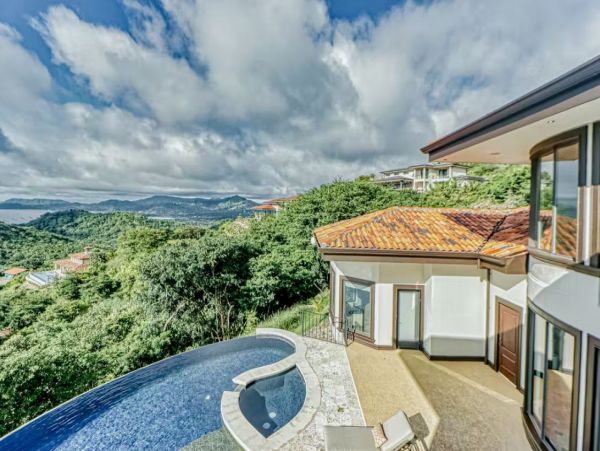 Stunning Costa Rica Vacation Villa with Infinity Pool