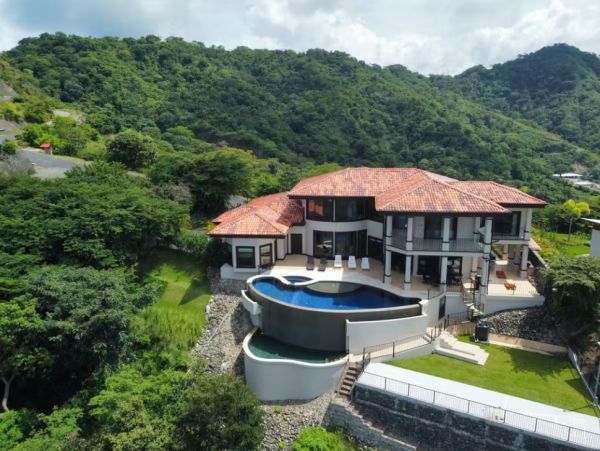 Stunning Costa Rica Vacation Villa with Infinity Pool