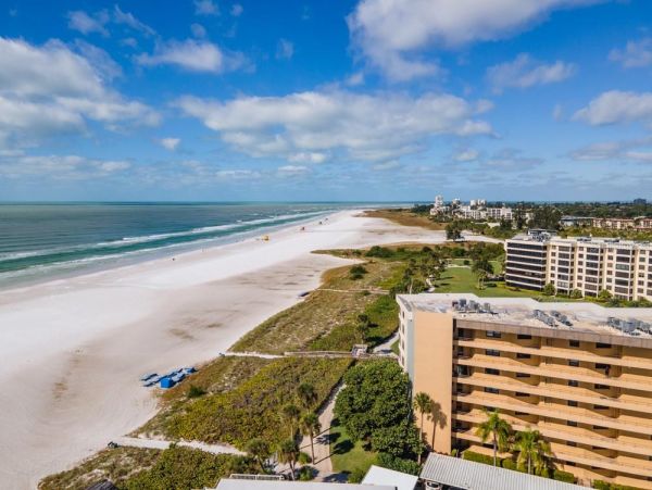 What a Lovely Three Bedroom Siesta Key Condo