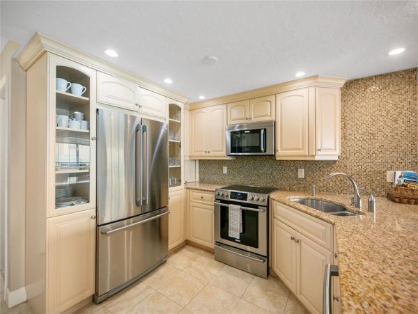 What a Lovely Three Bedroom Siesta Key Condo