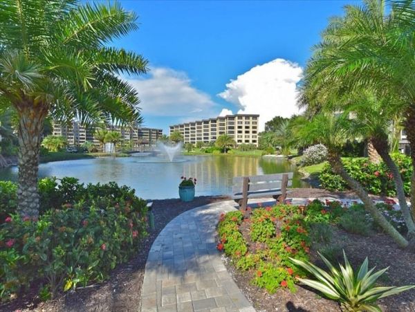 What a Lovely Three Bedroom Siesta Key Condo