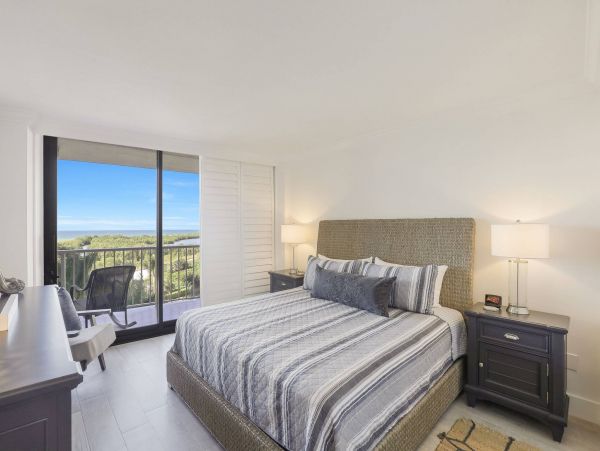 Two Bedroom Beachfront Vacation Condo in Marco Island