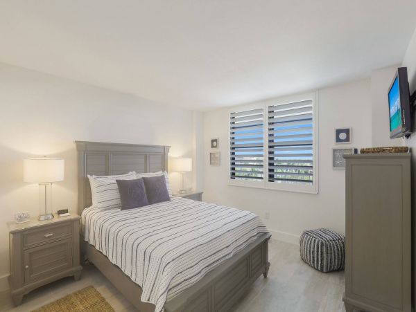 Two Bedroom Beachfront Vacation Condo in Marco Island